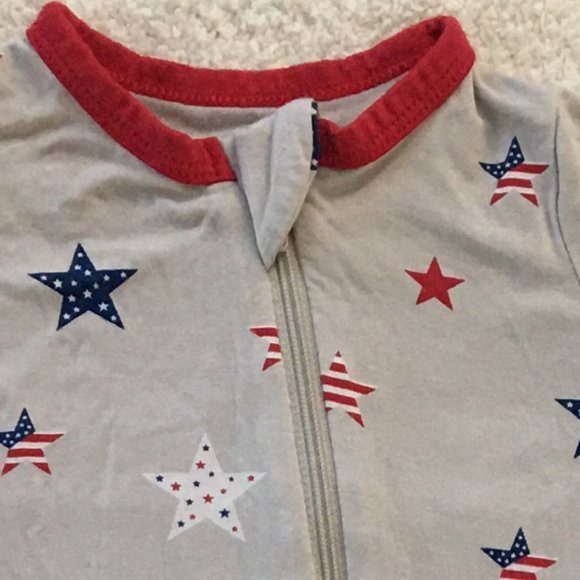 Kyte Baby beige with red, white and blue stars 2-way zipper sleeper - Picture 2 of 3